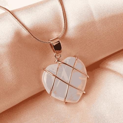 GLOWING HEART PENDANT ™